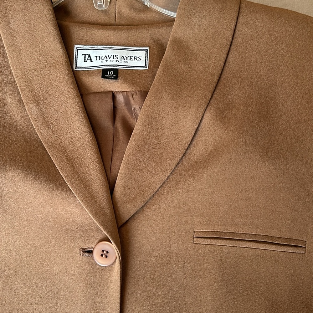 Suit - Picture 2 of 10
